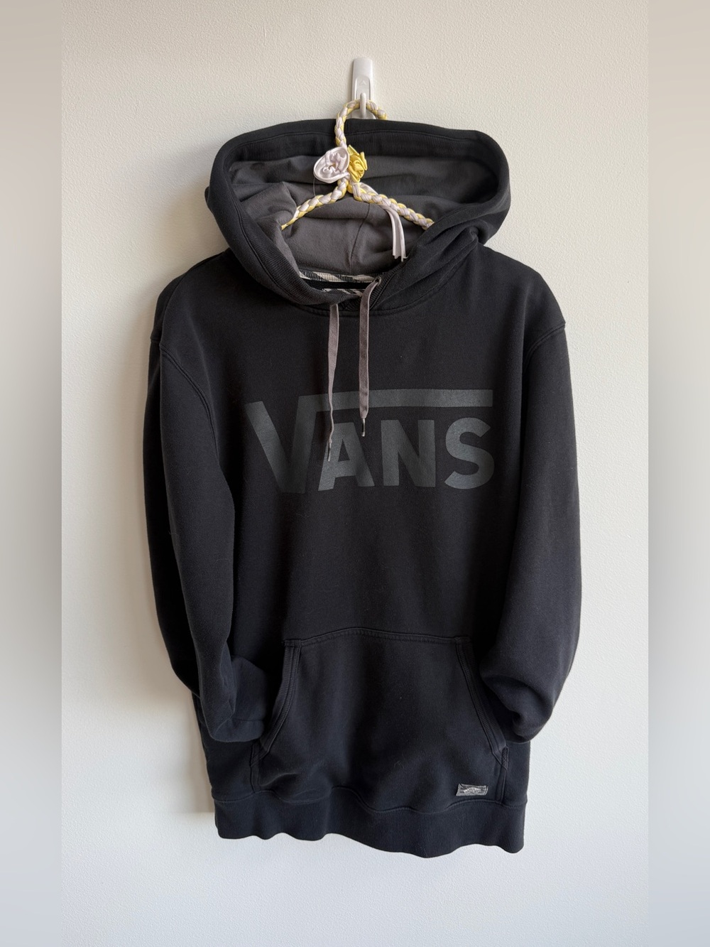 VANS kangaroo hoodie
Medium
